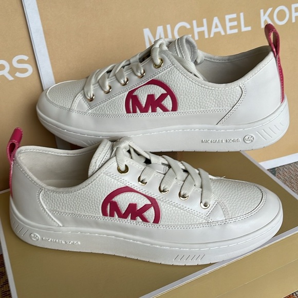 MICHAEL KORS SHEA LACE UP FAUX LEATHER
49R4SHFS1L
ELECTRIC PINK
Fashion Sneakers - Picture 10 of 16